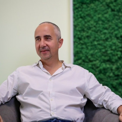 dr. Csikesz Tamás, Alapító, elnök